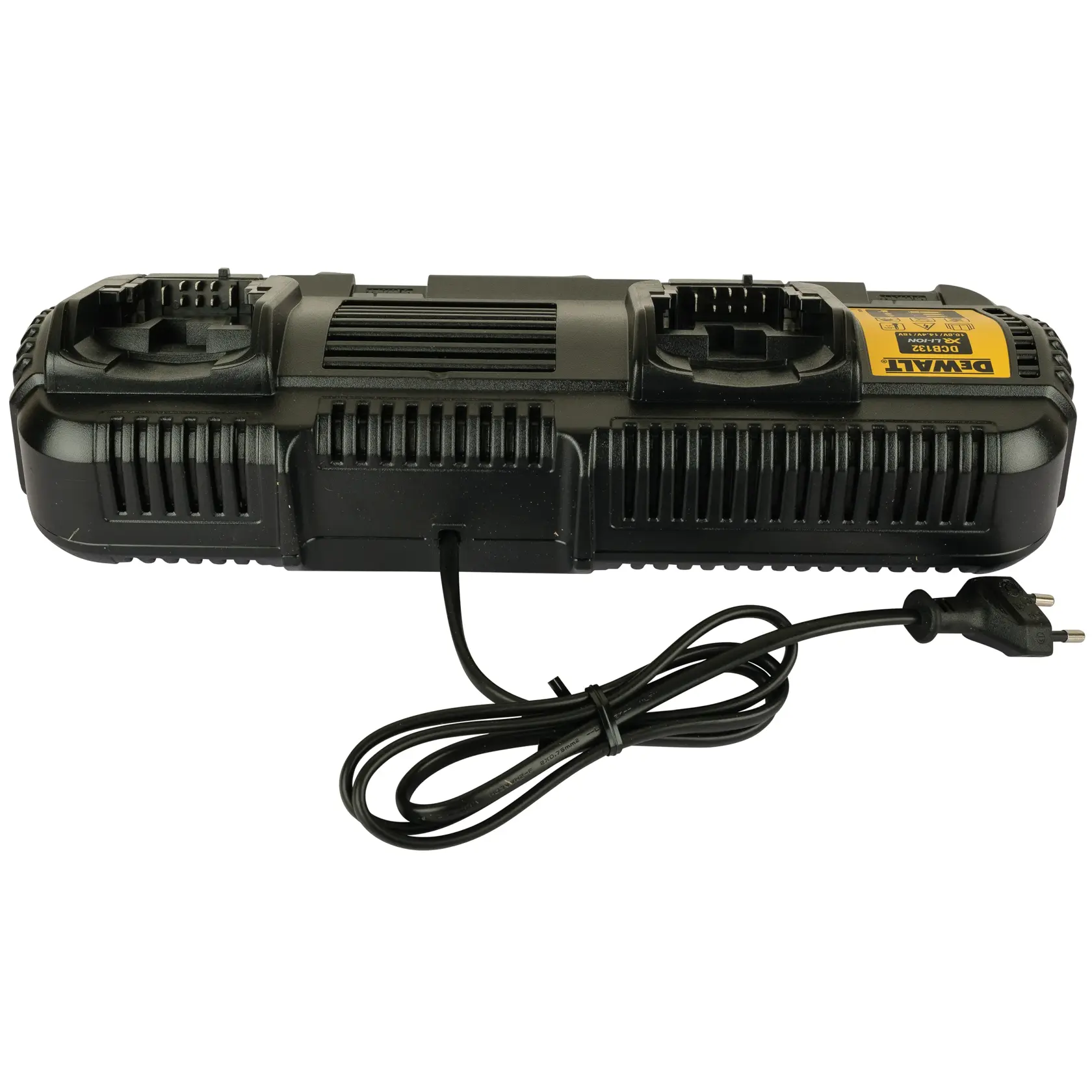 Vorderansicht eines DEWALT DCB132 Doppelladegeräts mit zwei separaten Ladeschächten und einem gelben Produktetikett auf der linken Seite, entwickelt zum Laden von Lithium-Ionen-Akkus.