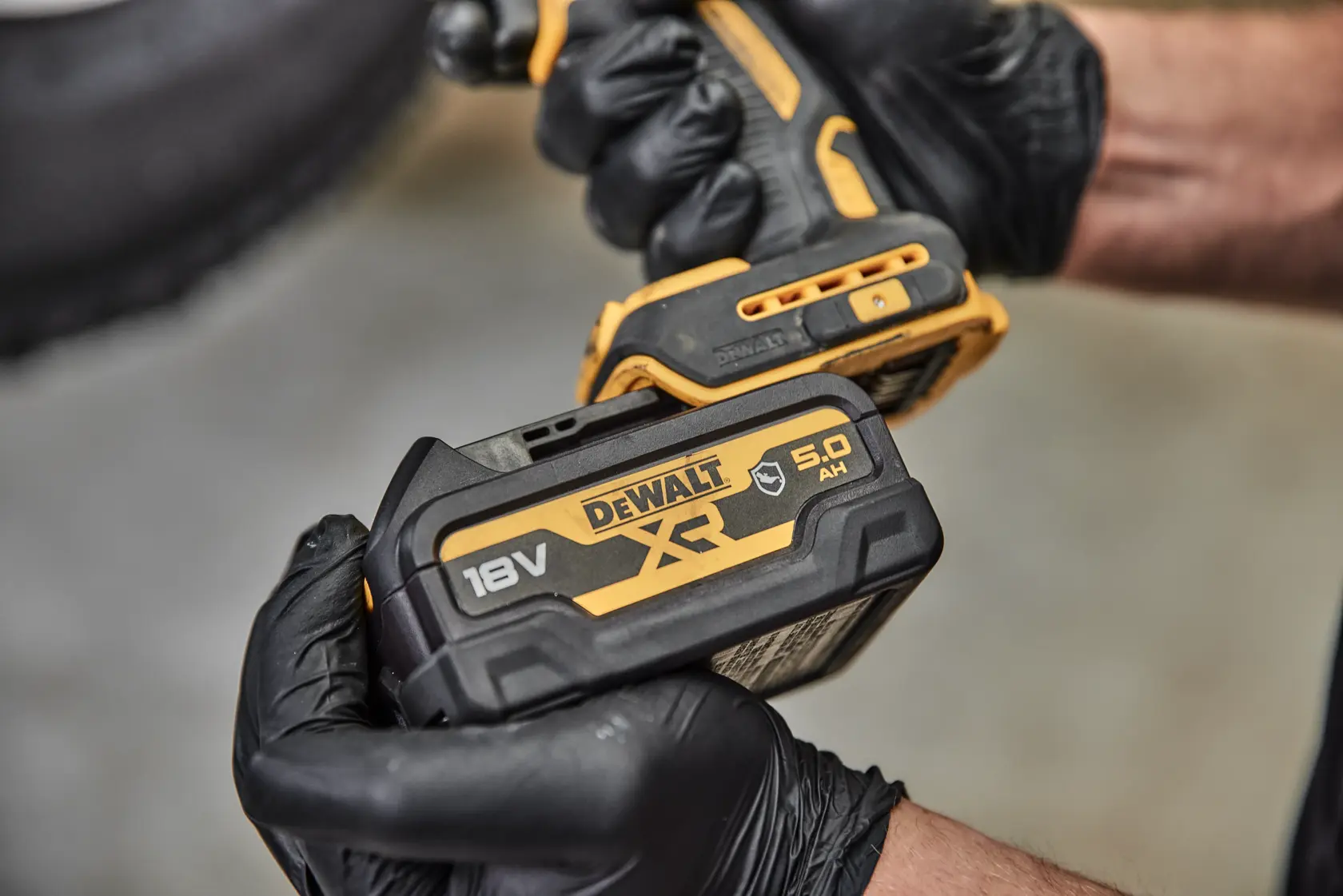 18 Volt / 5 Ah XR Ersatz-Akku mit speziellem Gehäuseschutz gegen Säuren und Chemikalen