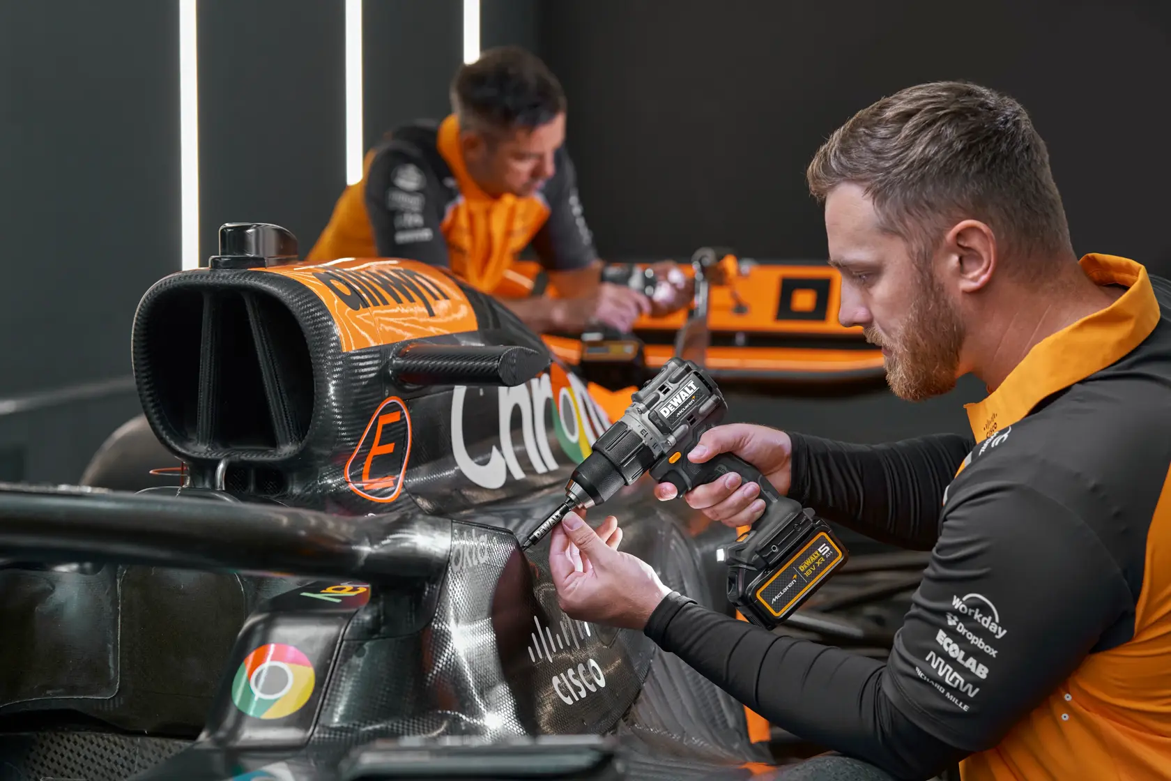 DEWALT x McLaren F1 Team 18V XR Akku-Schlagbohrschrauber - 2 x 5Ah