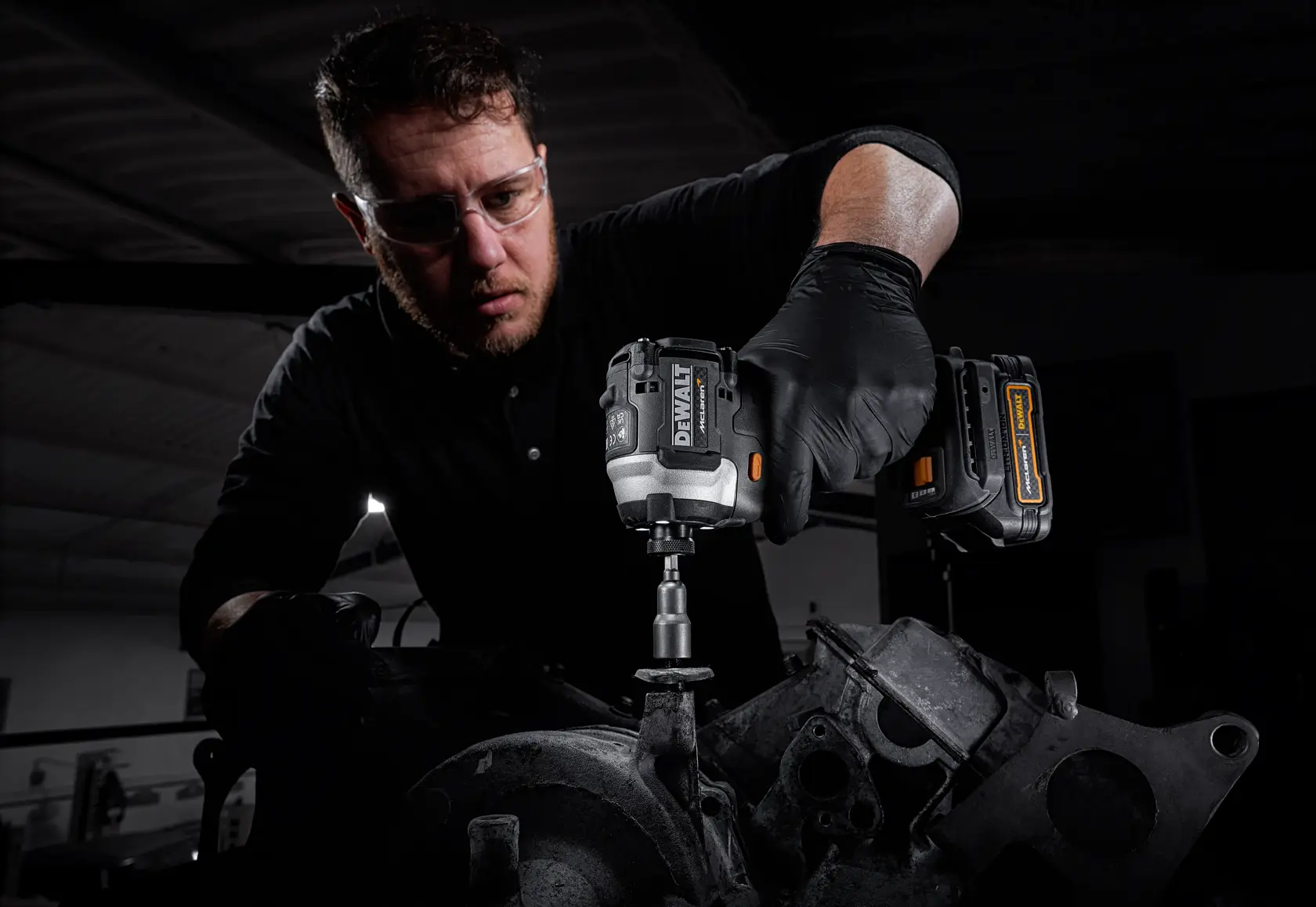 18V XR Akku-Schlagschrauber 1/4" (bürstenlos), max. 206 Nm, inkl. 2x Powerstack Akku (18 Volt / 1,7 Ah) mit Pouch-Akku Technologie im McLaren Design