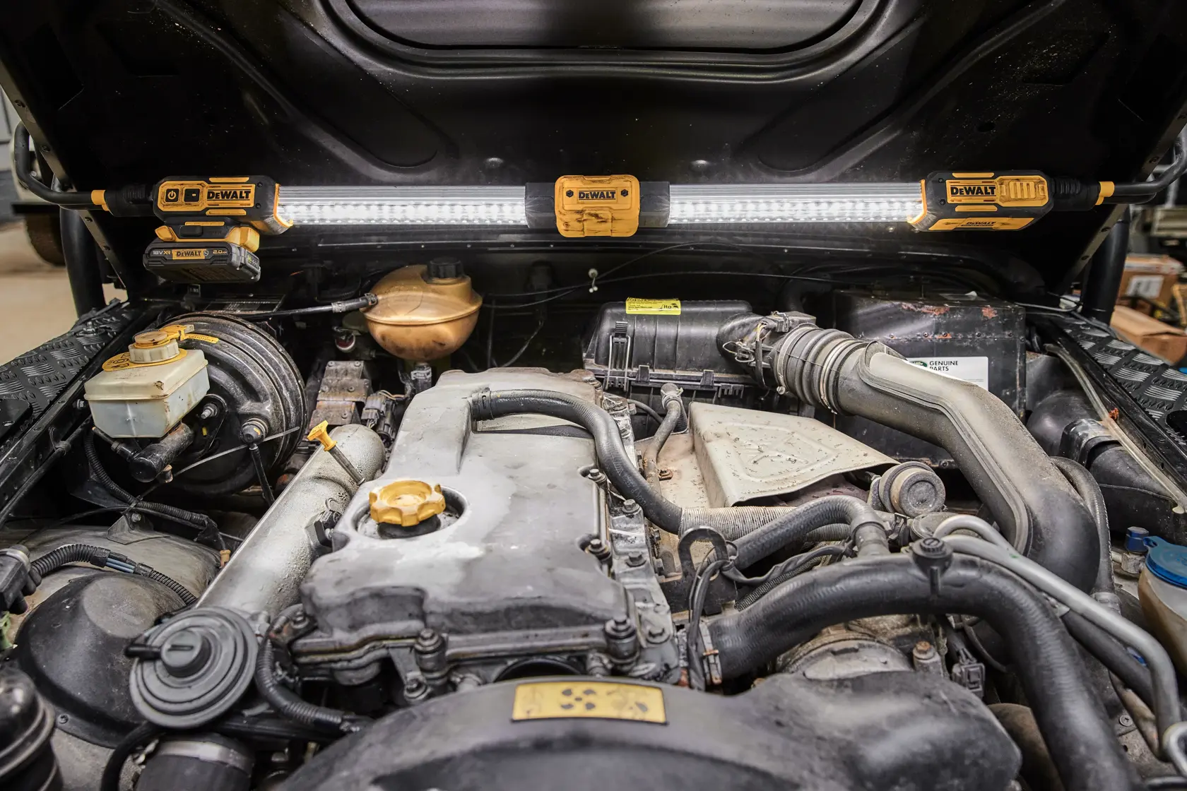 DEWALT® 18V XR® Teleskopierende LED-Motorraumleuchte (ohne Akku und Ladegerät)
