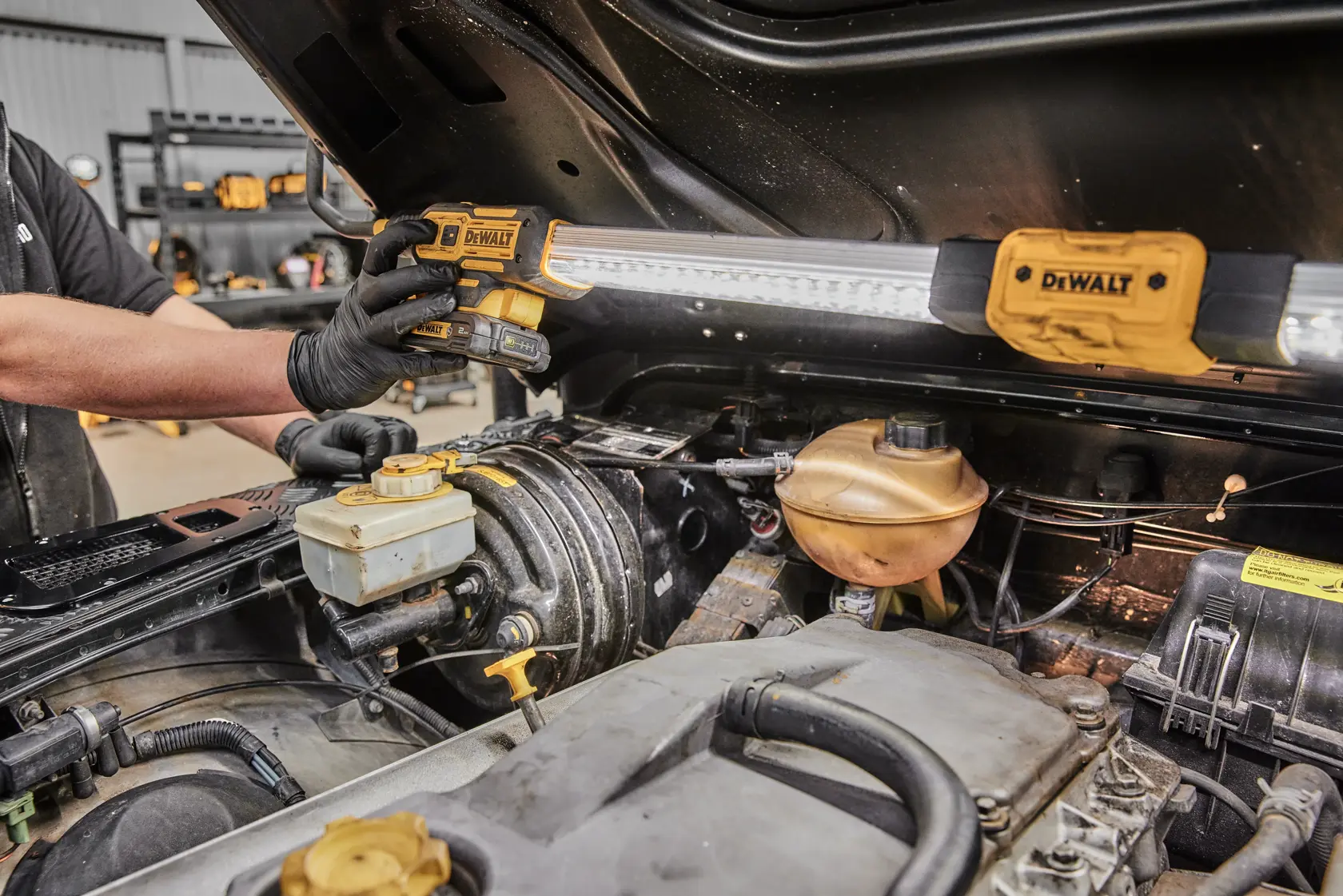 DEWALT® 18V XR® Teleskopierende LED-Motorraumleuchte (ohne Akku und Ladegerät)