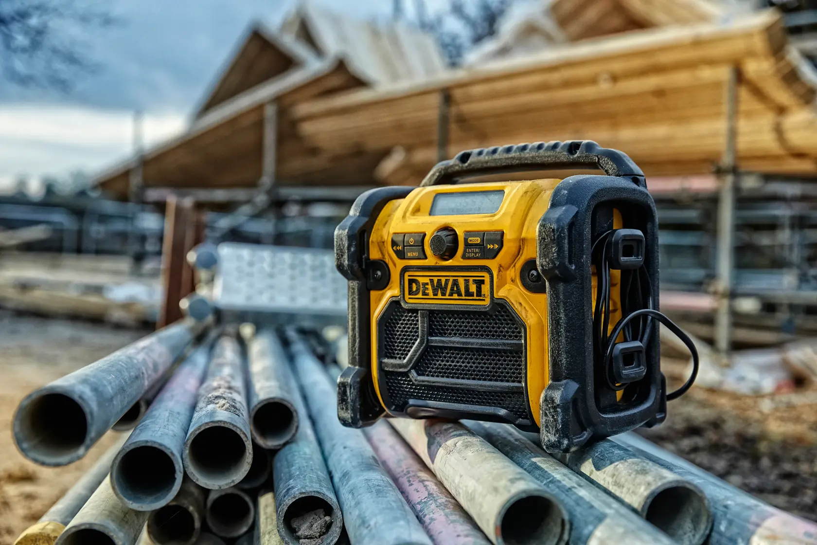 Akku- und Netz-Kompakt-Radio mit DAB+ für 10,8 - 18,0 Volt XR Li-Ion Akkus