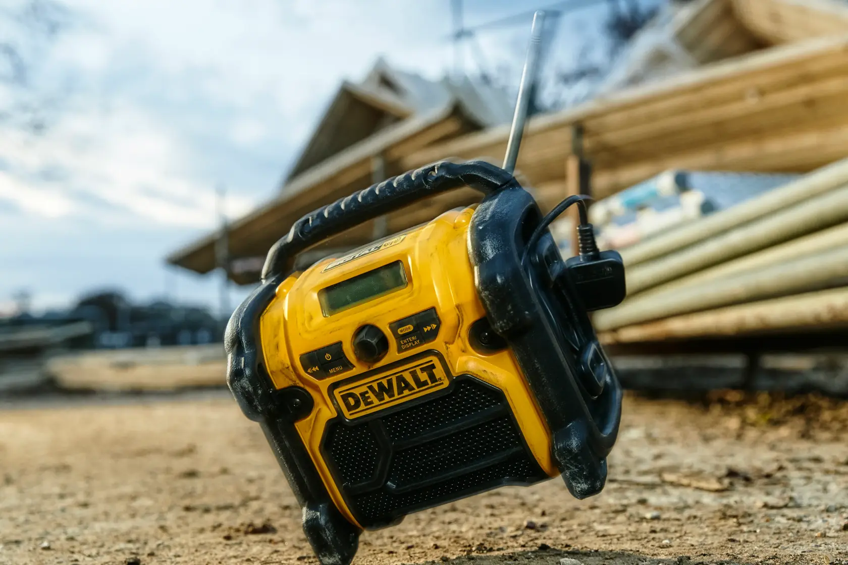 Akku- und Netz-Kompakt-Radio mit DAB+ für 10,8 - 18,0 Volt XR Li-Ion Akkus