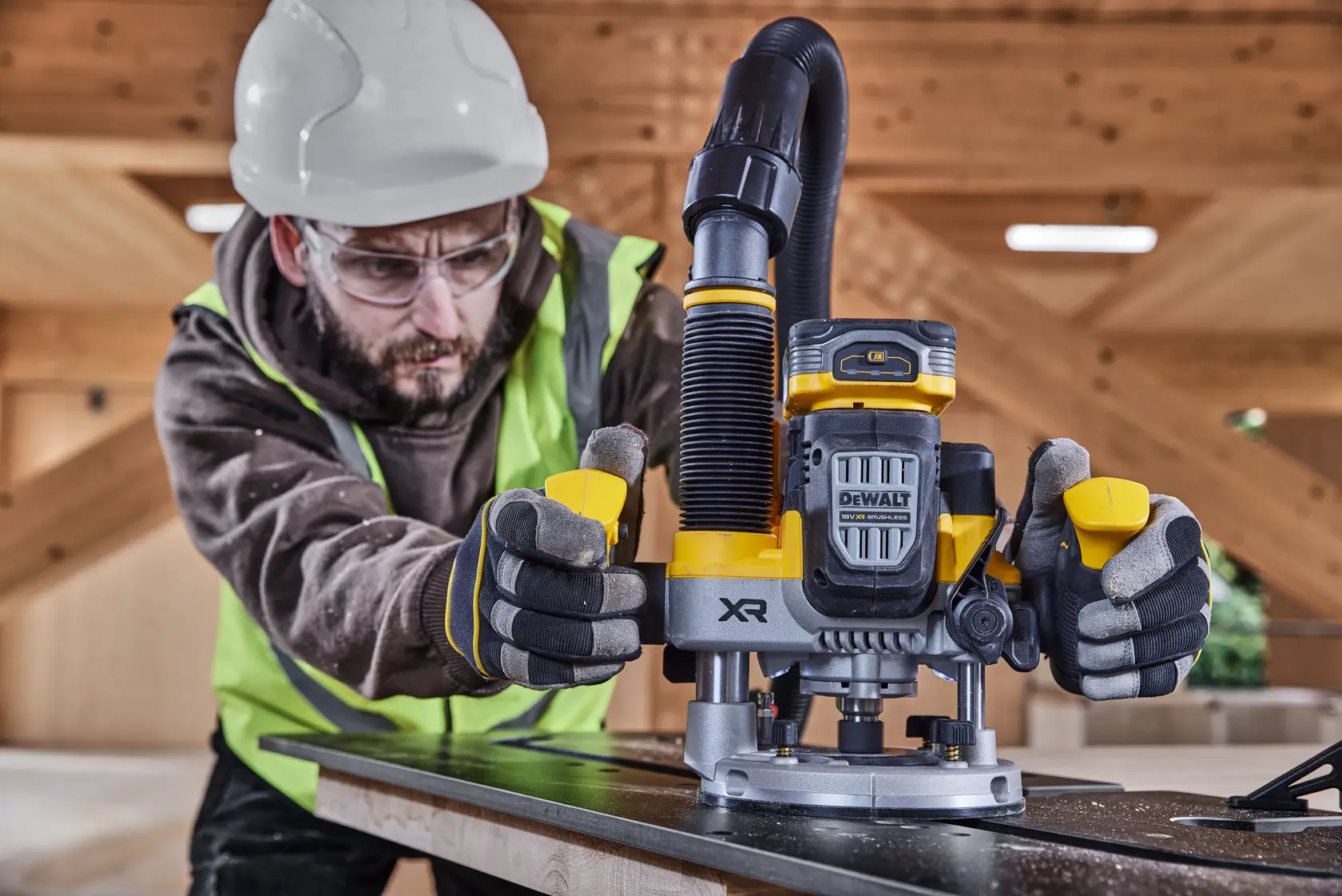 18 Volt Akku-Oberfräse (bürstenlos) inkl. 2x POWERSTACK™ Akkus (18 Volt / 5 Ah)
