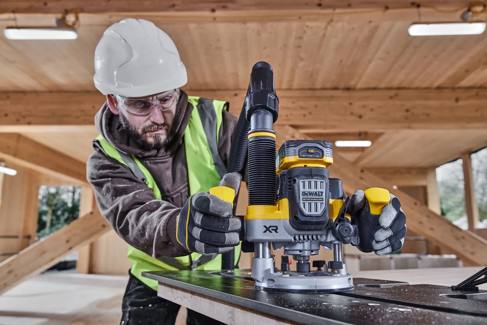 18 Volt Akku-Oberfräse (bürstenlos) inkl. 2x POWERSTACK™ Akkus (18 Volt / 5 Ah)