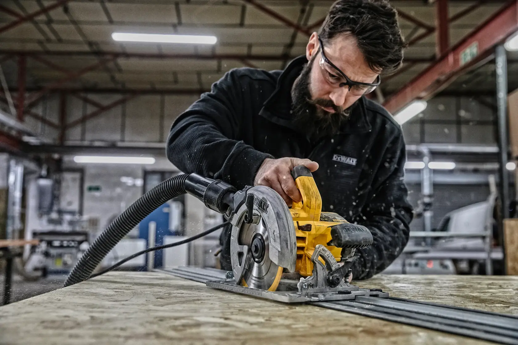 1.600 Watt Handkreissäge 61 mm im Koffer