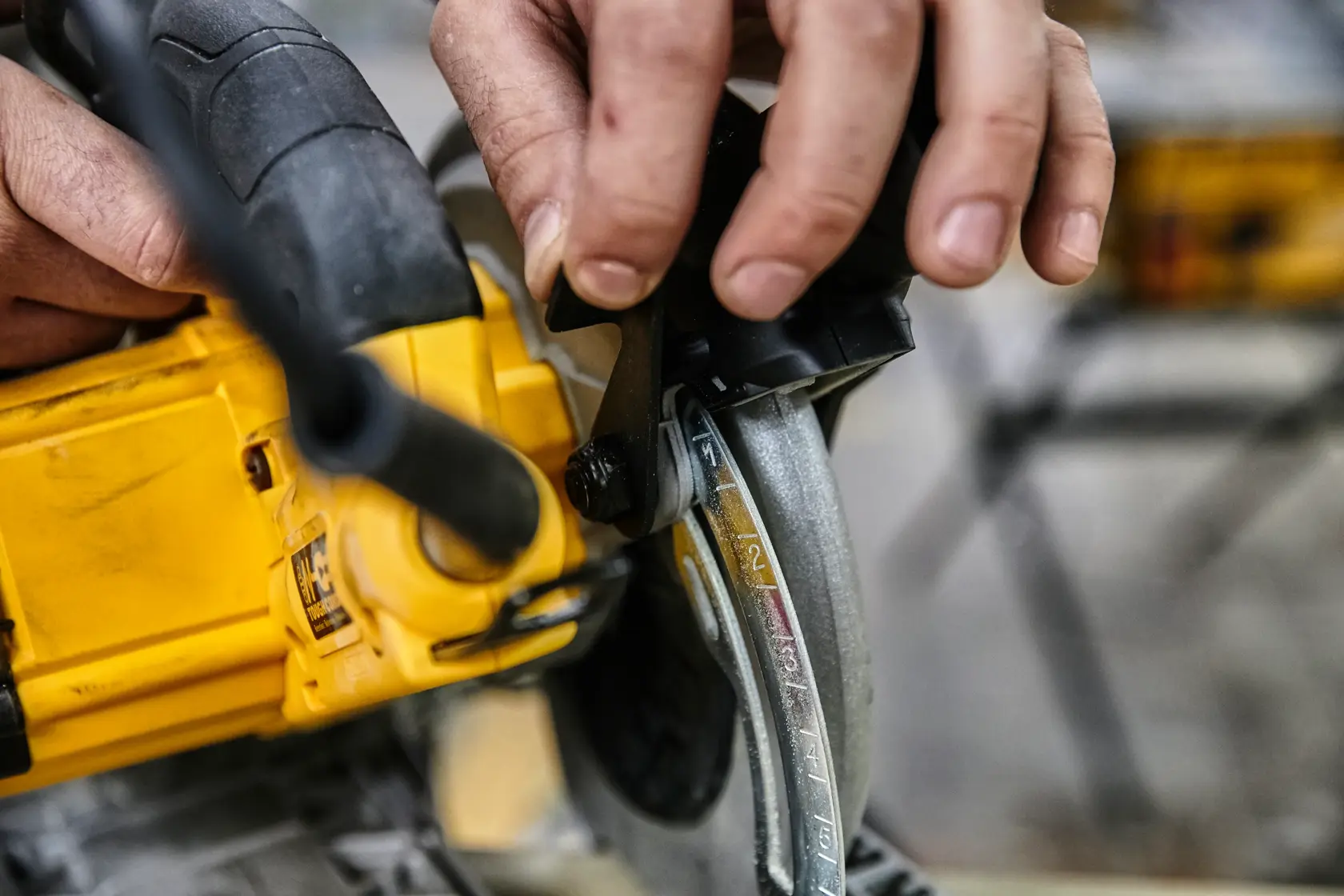 1.600 Watt Handkreissäge 61 mm im Koffer