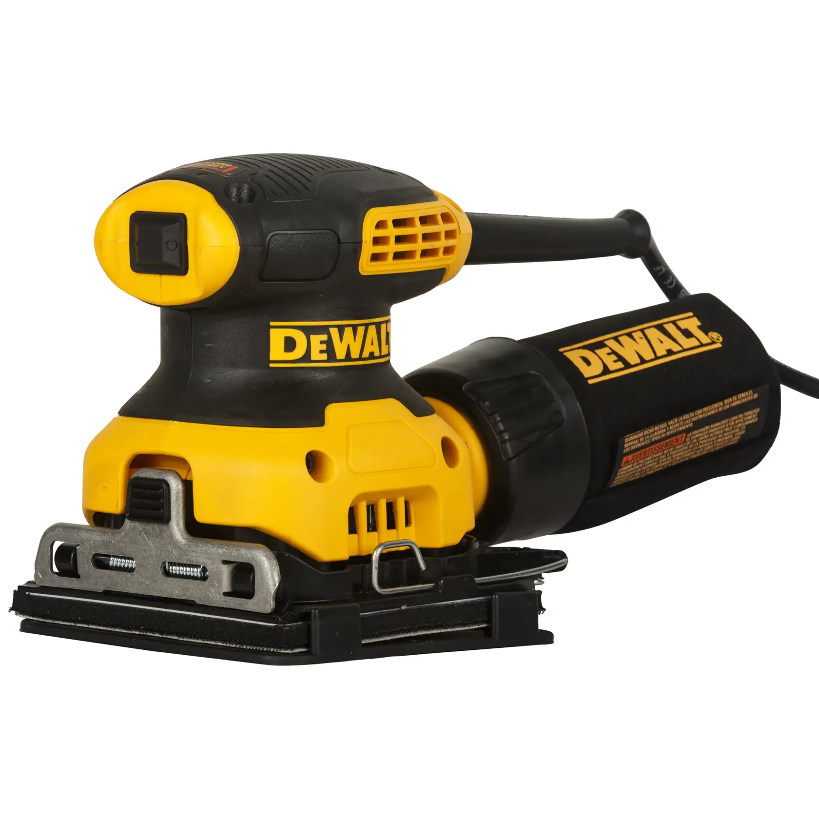 Nahaufnahme einer gelb-schwarzen DEWALT Elektroschleifmaschine mit Kabel, entwickelt zum Schleifen von Oberflächen. Das Gerät verfügt über einen Staubabsaugungsanschluss und Metallklammern zur Befestigung des Schleifpapiers.