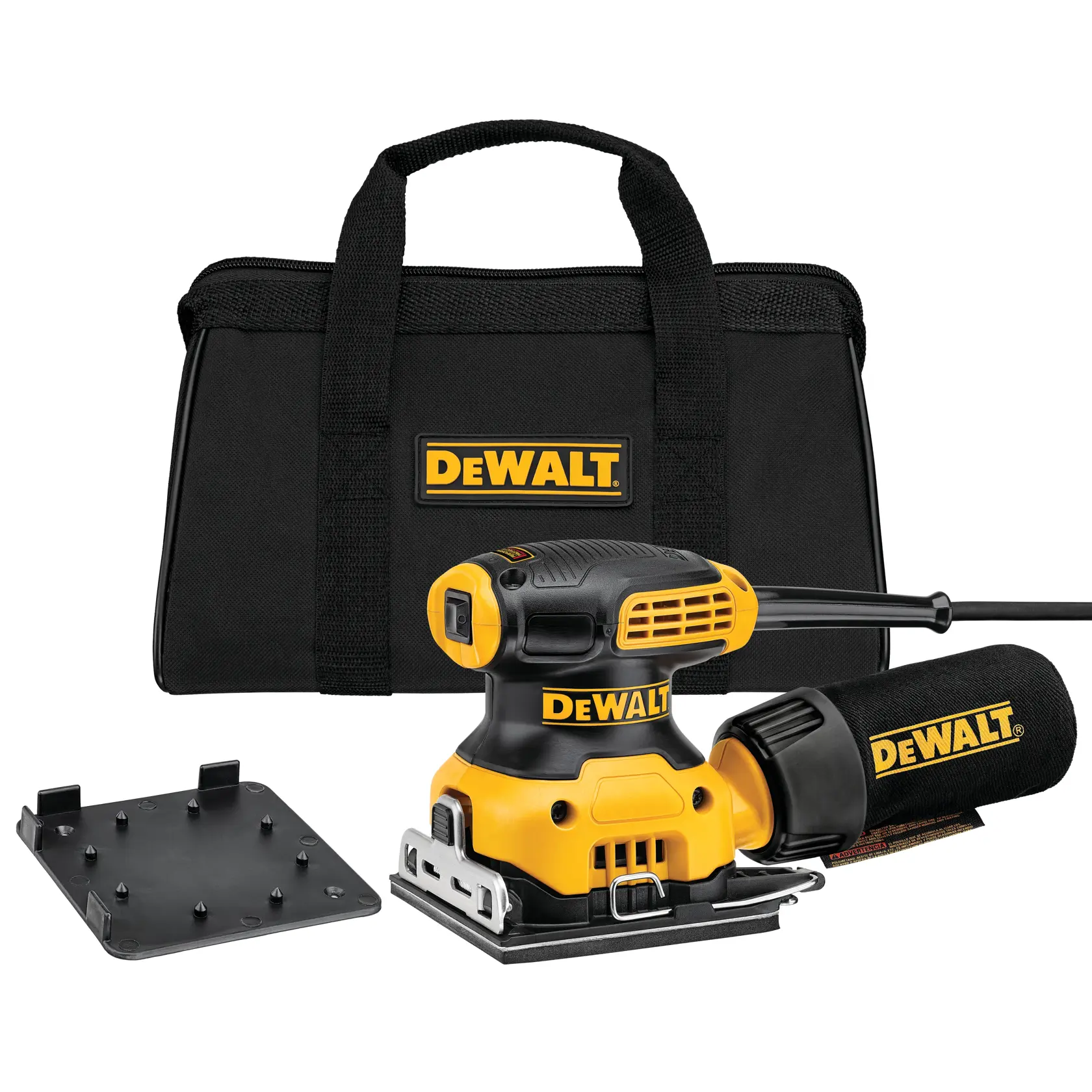 Ein DEWALT Elektroschleifer-Set. Das Bild zeigt einen gelb-schwarzen DEWALT Schleifer mit Staubauffangbeutel, einer Schleifplatte und einer schwarzen Transporttasche mit DEWALT-Logo.