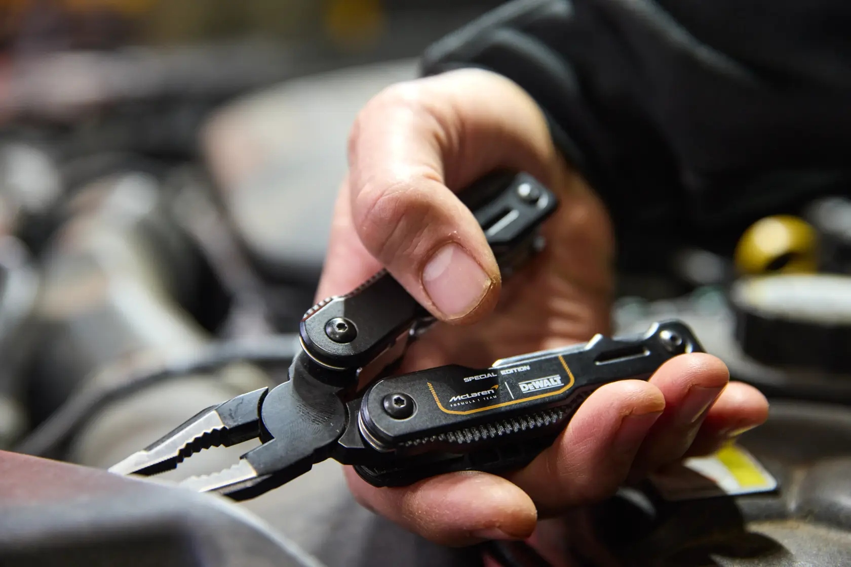 16-in-1 Multifunktionswerkzeug