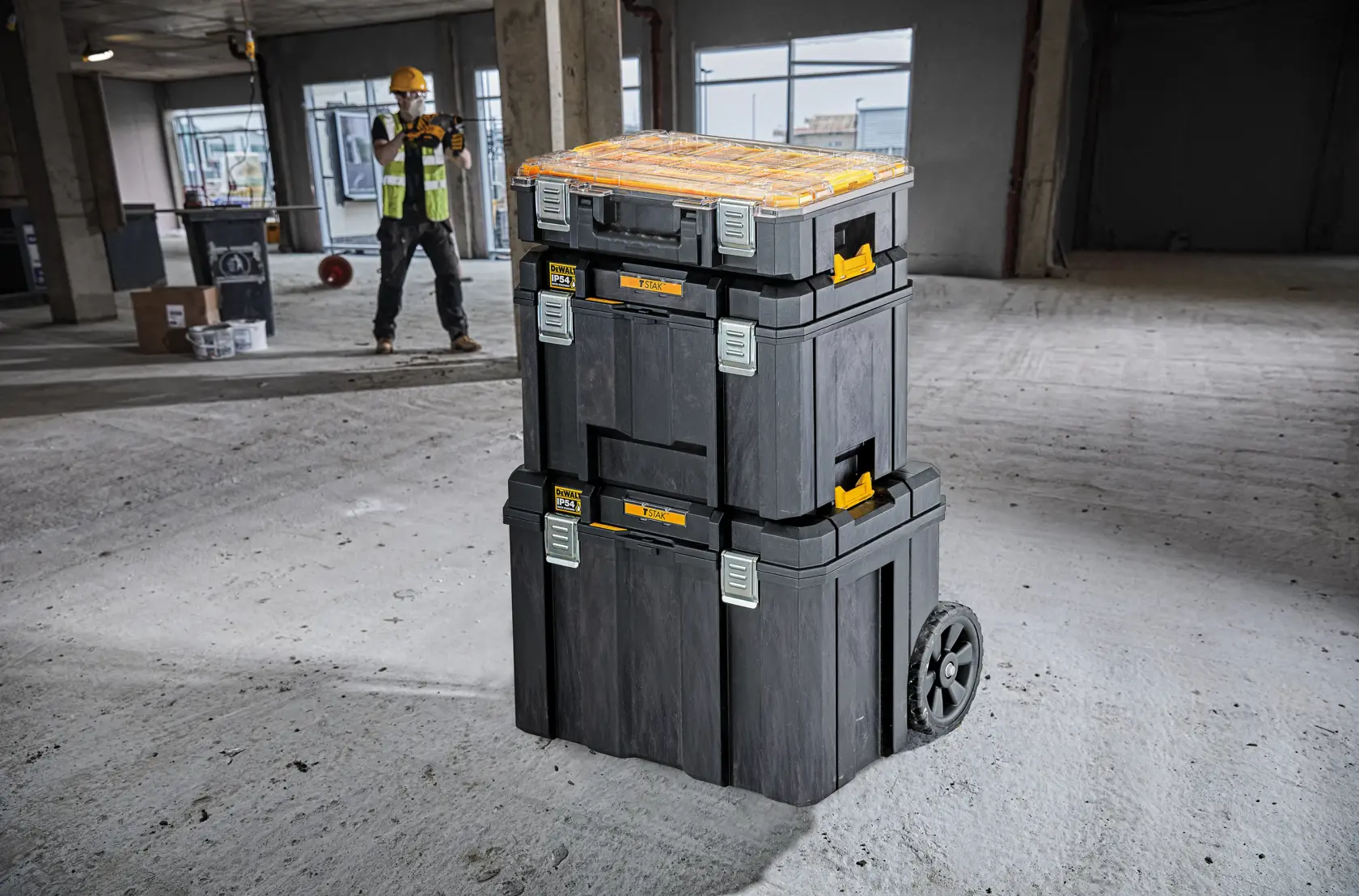 TSTAK® VI Tiefe Werkzeugbox mit herausnehmbarer Trage mit IP54 Schutz (44l Volumen)